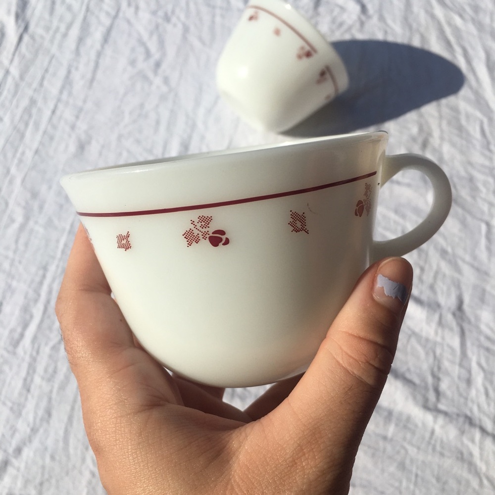 Pyrex coffee cups in burgundy - Picture 2 of 4